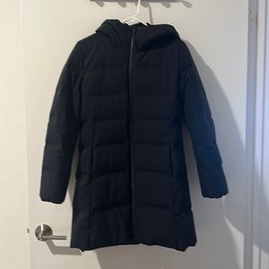 Great condition Uniqlo jacket size medium. Down filling